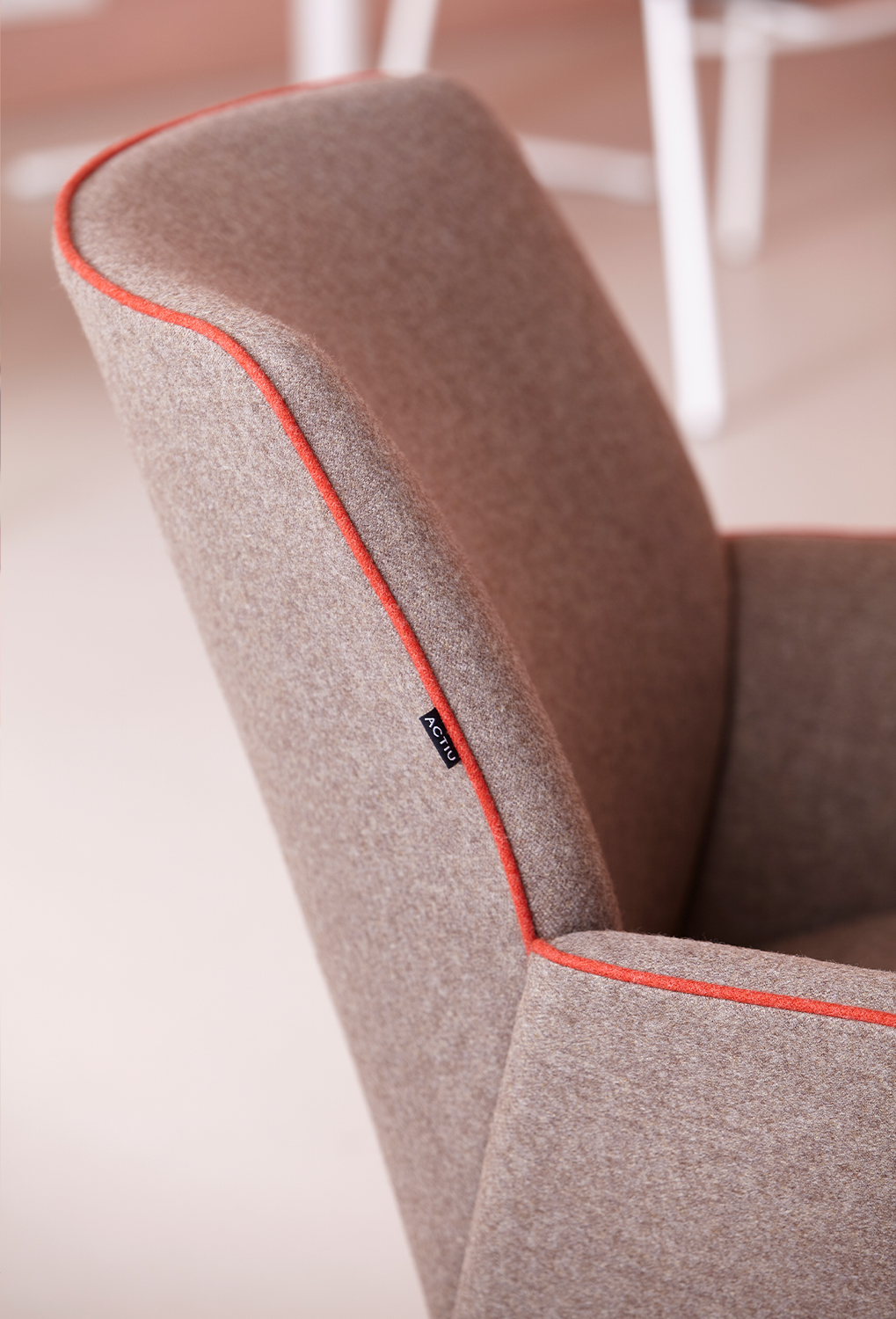 noom armchair